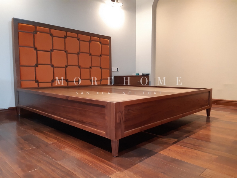 thoải mái.
Giường ngủ gỗ tự nhiên với đệm da đầu giường hiện đại là một trong những nội thất quan trọng trong không gian phòng ngủ, đem lại sự nghỉ ngơi, giấc ngủ ngon, thoải mái cho người sử dụng.