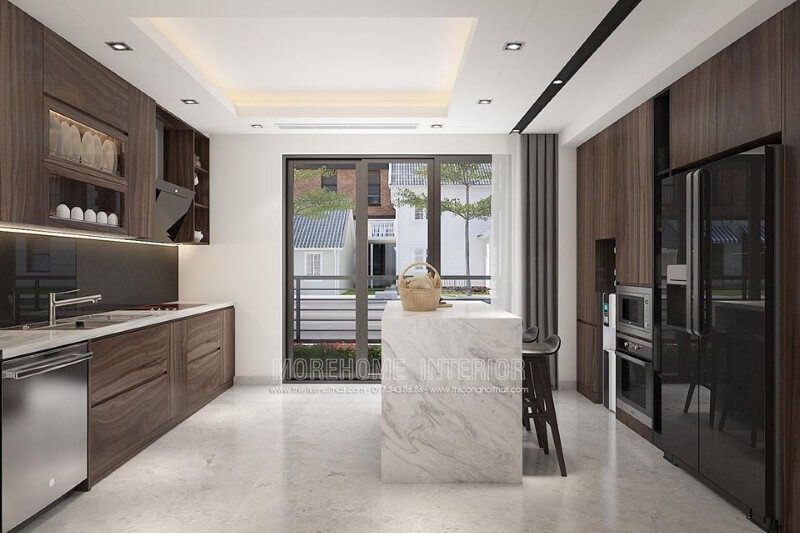 Phòng bếp của biệt thự, nhà phố được trang bị sang trọng và cao cấp hơn với chi tiết kính ốp bếp màu đen sáng bóng, sạch sẽ.